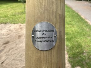 Mehr über den Artikel erfahren Neue Schaukel am Schillerplatz
